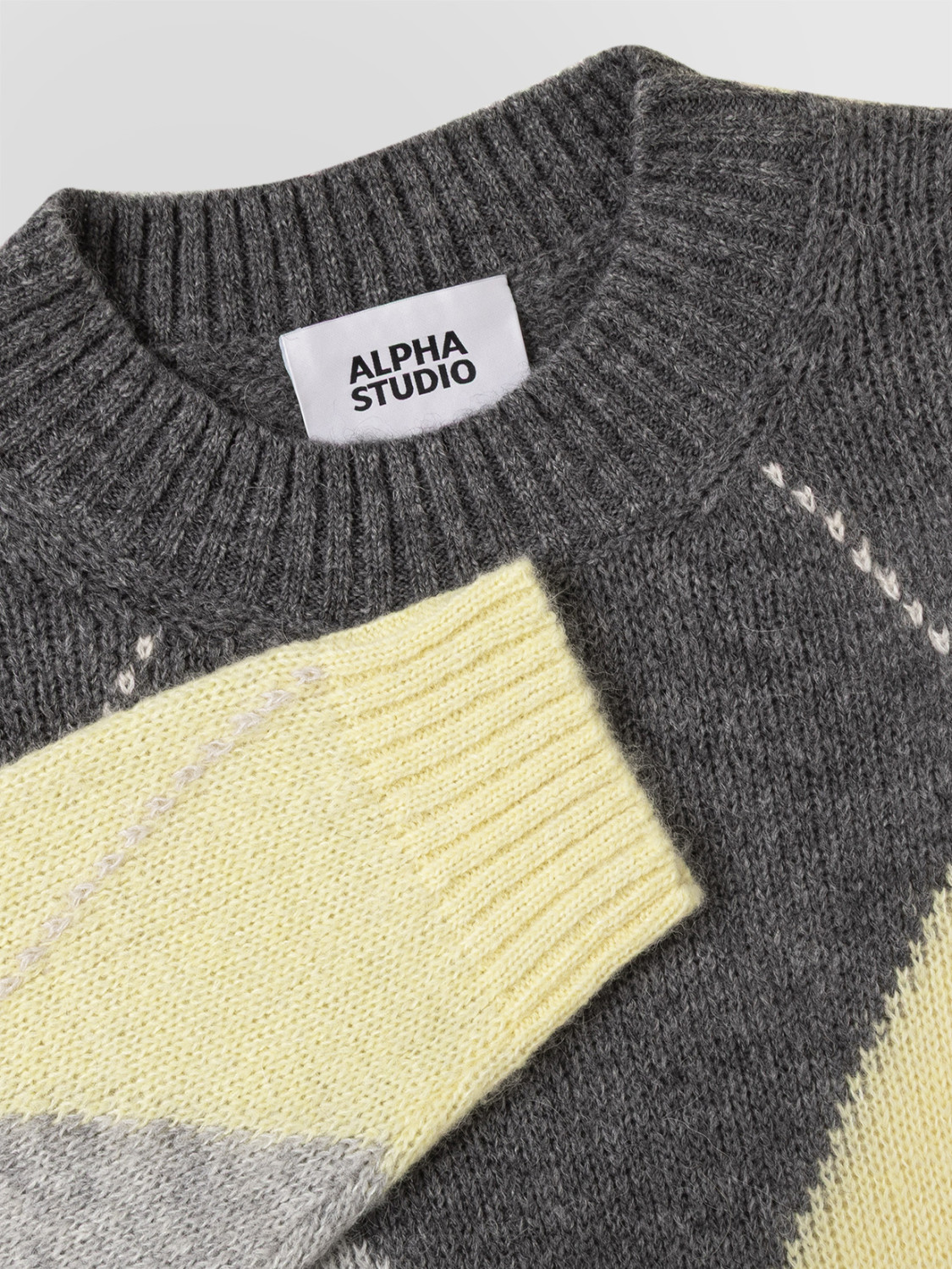 ALPHA STUDIO: JERSEY DE CUELLO REDONDO CON INTARSIA ARGYLE
