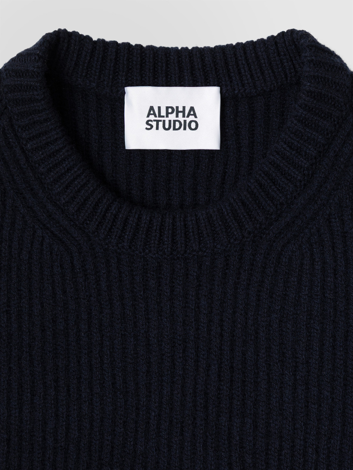 ALPHA STUDIO: JERSEY DE CUELLO REDONDO DE VARIOS CABOS EN LANA Y CACHEMIRA