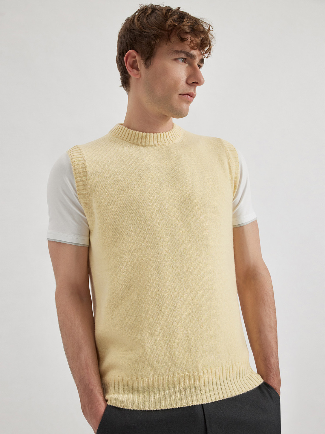 ALPHA STUDIO: MULTI-PLY SLEEVELESS CREW NECK SWEATER IN WOOL AND CASHMERE
