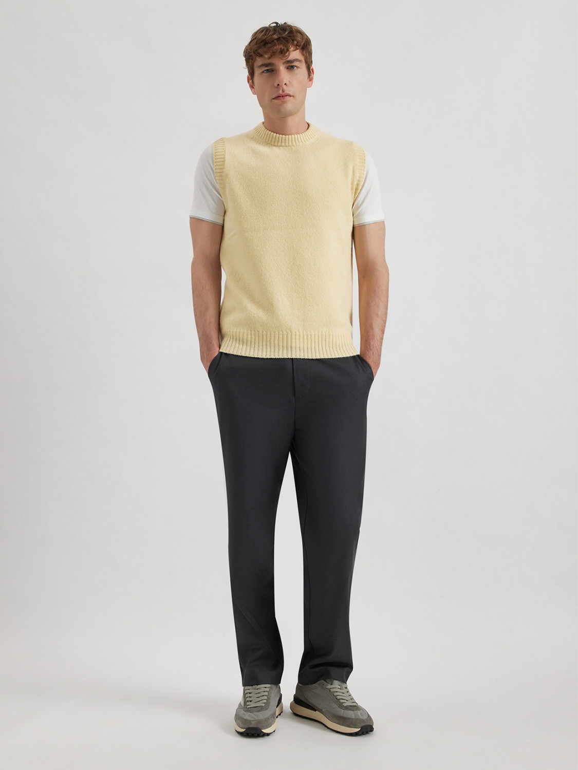 ALPHA STUDIO: MULTI-PLY SLEEVELESS CREW NECK SWEATER IN WOOL AND CASHMERE