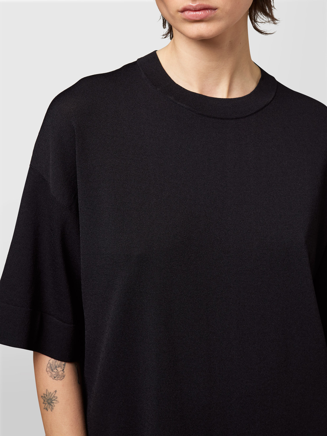 ALPHA STUDIO: TAILORED KNIT CREW NECK