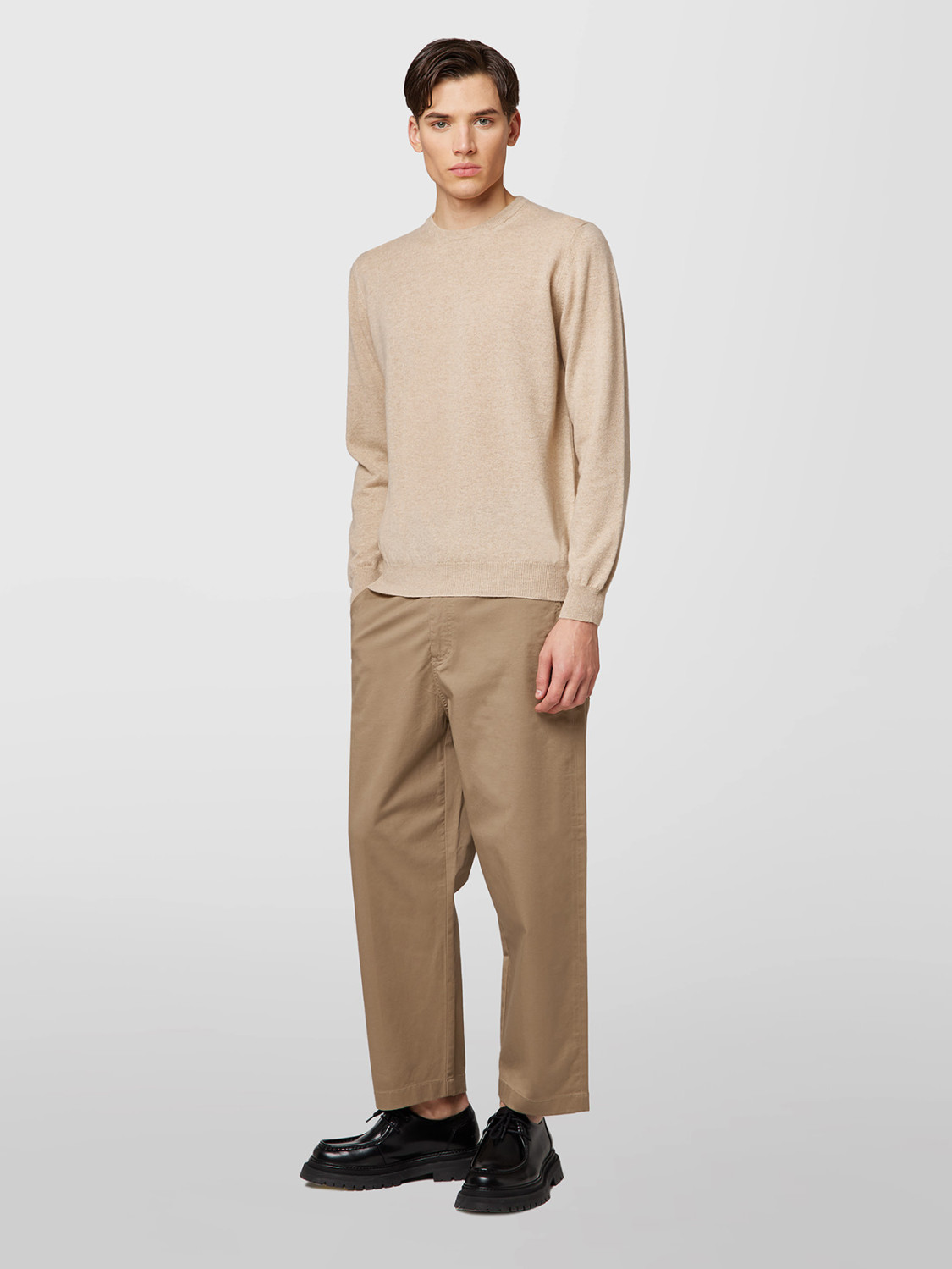 ALPHA STUDIO: URBAN BASIC CREW NECK SWEATER IN CASHMERE