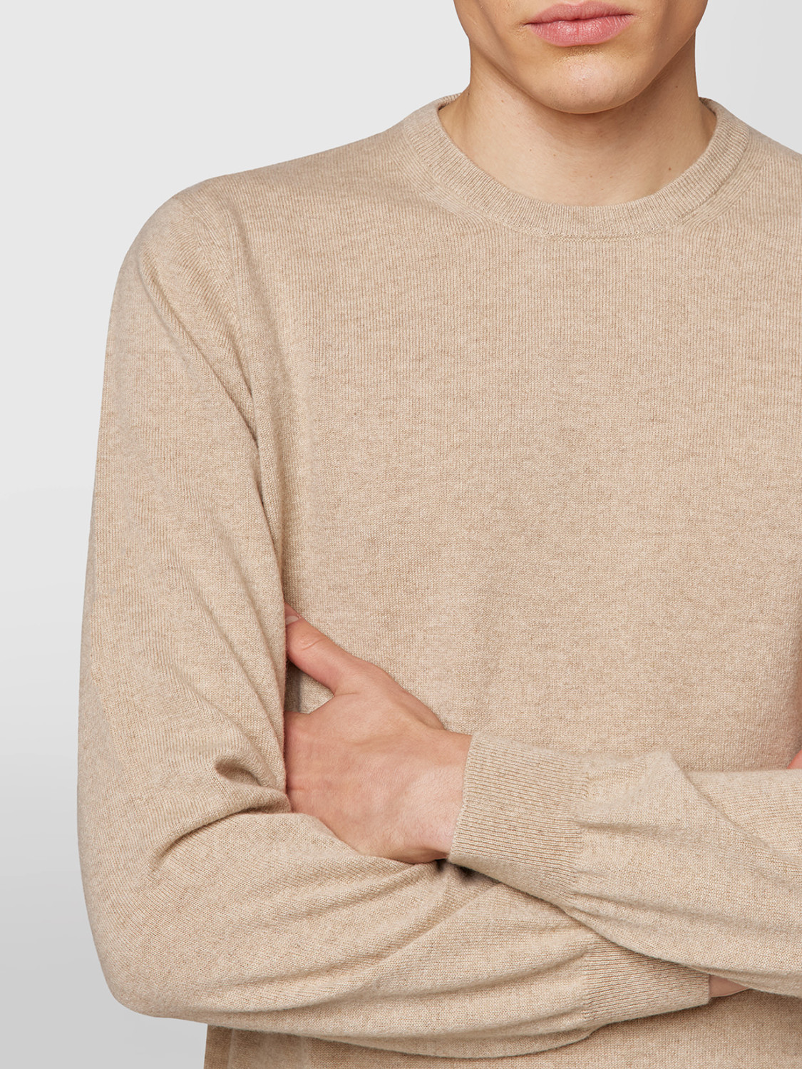 ALPHA STUDIO: URBAN BASIC CREW NECK SWEATER IN CASHMERE