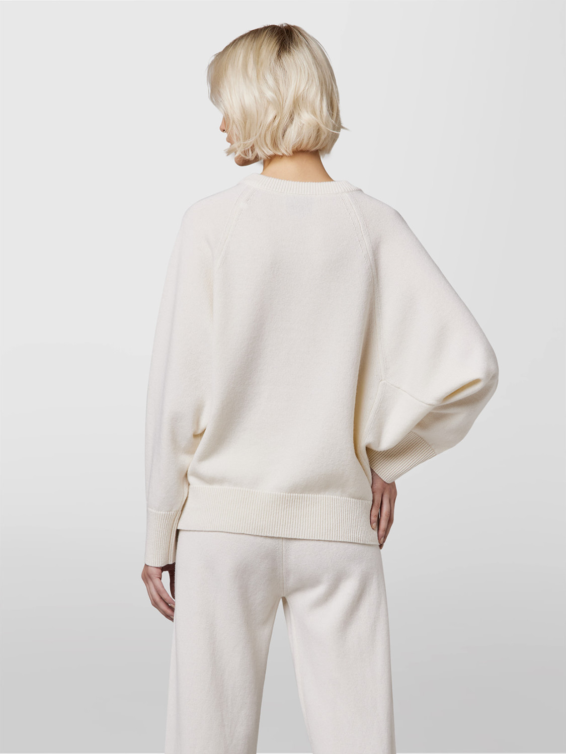 ALPHA STUDIO: DAILY URBAN CREW NECK SWEATER