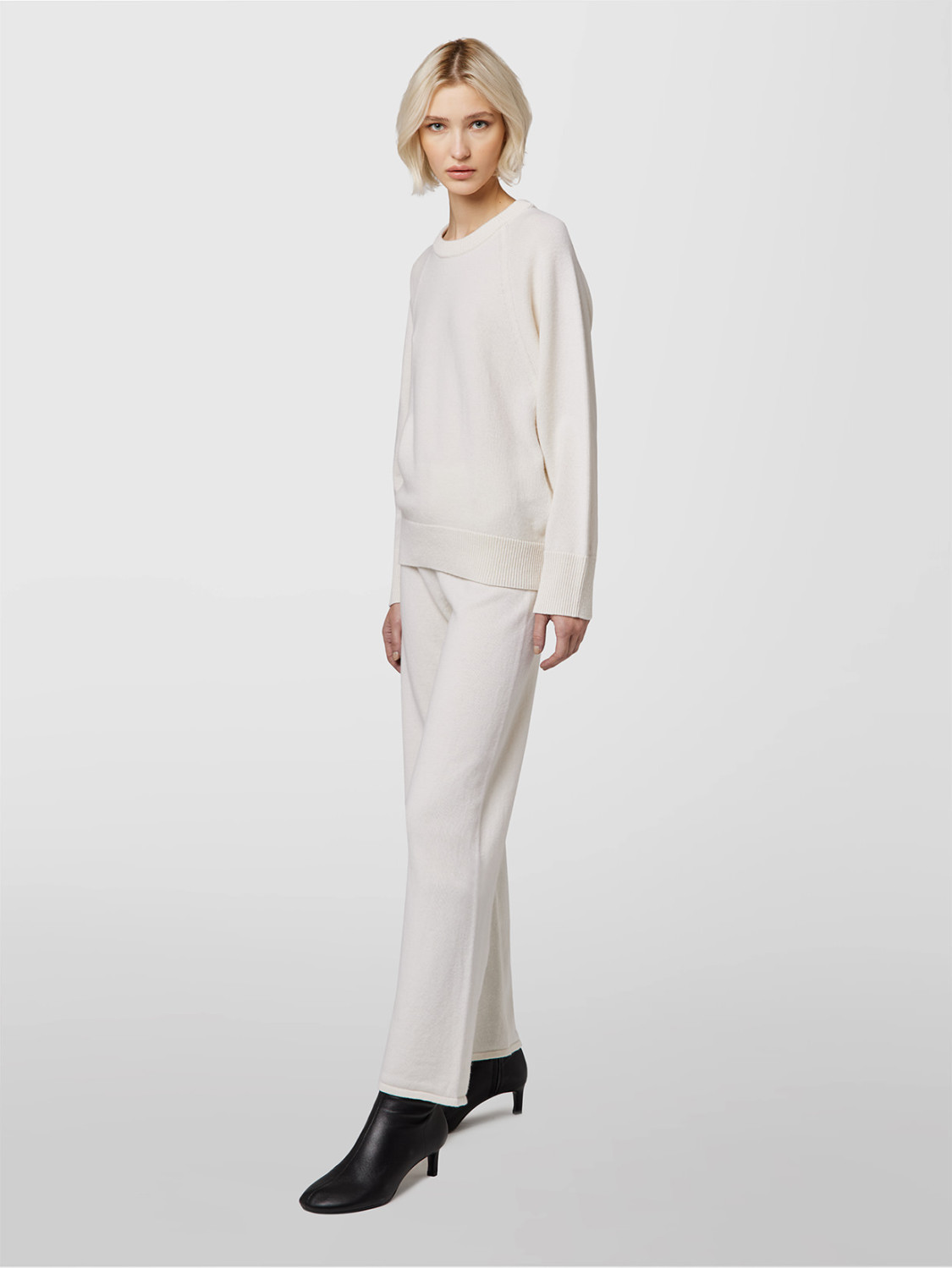 ALPHA STUDIO: DAILY URBAN CREW NECK SWEATER