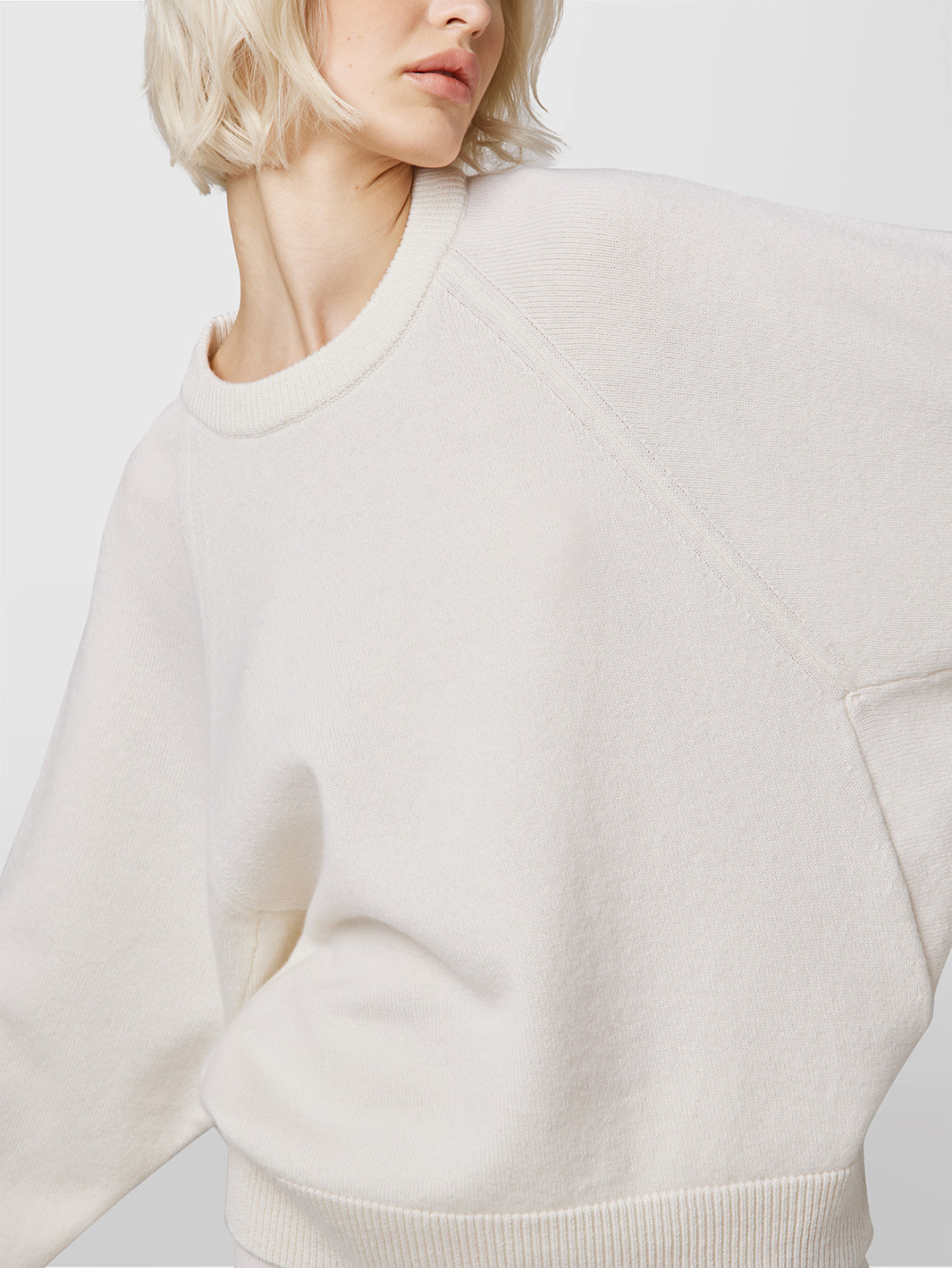 ALPHA STUDIO: DAILY URBAN CREW NECK SWEATER