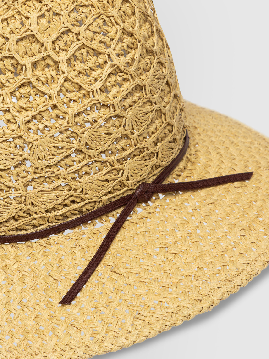 ALPHA STUDIO: LOBBIA DOPPIA CLOCHE E RICAMO