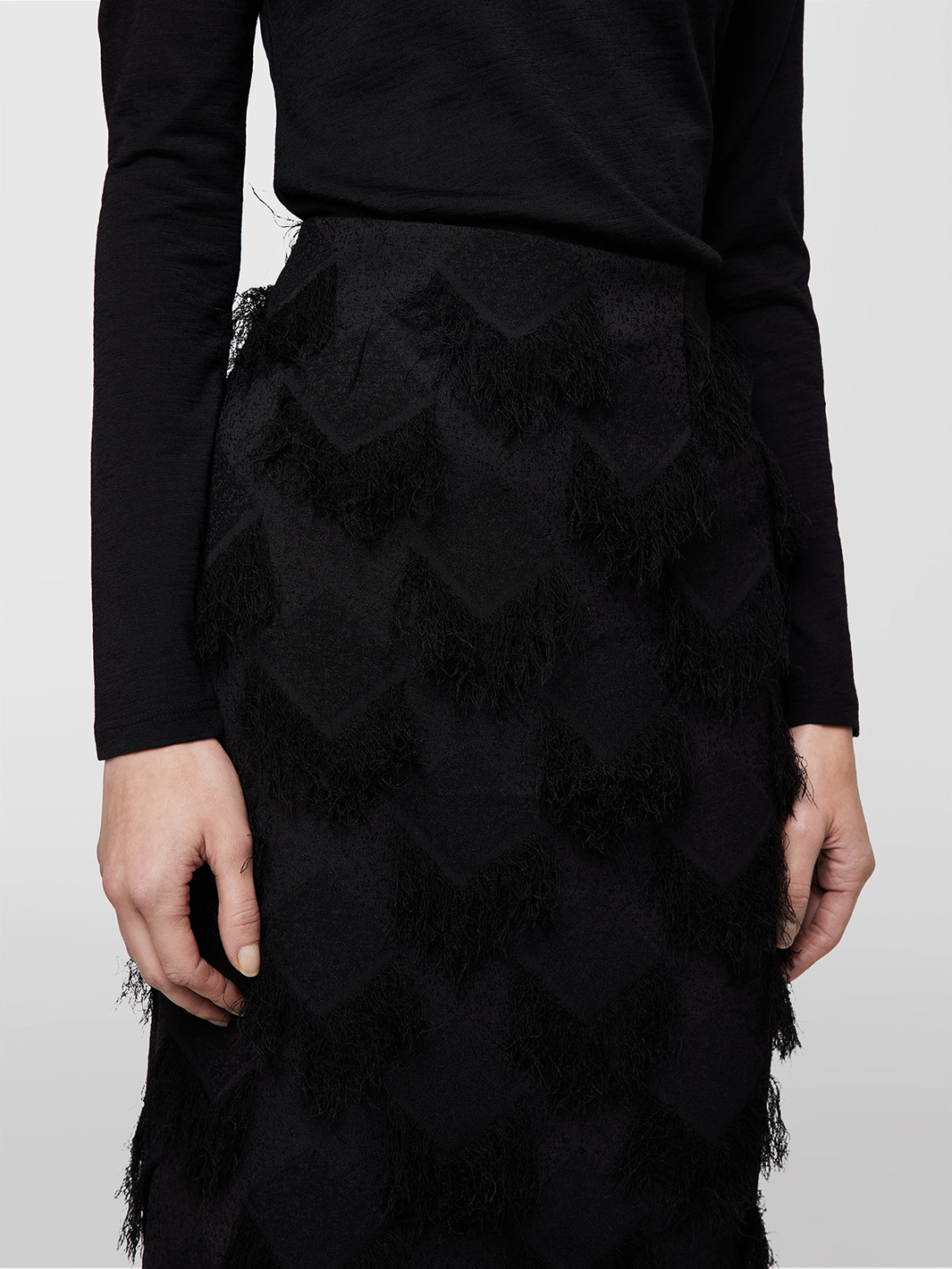 ALPHA STUDIO: VRILLE DIAMOND SQUARE LONGUETTE SKIRT