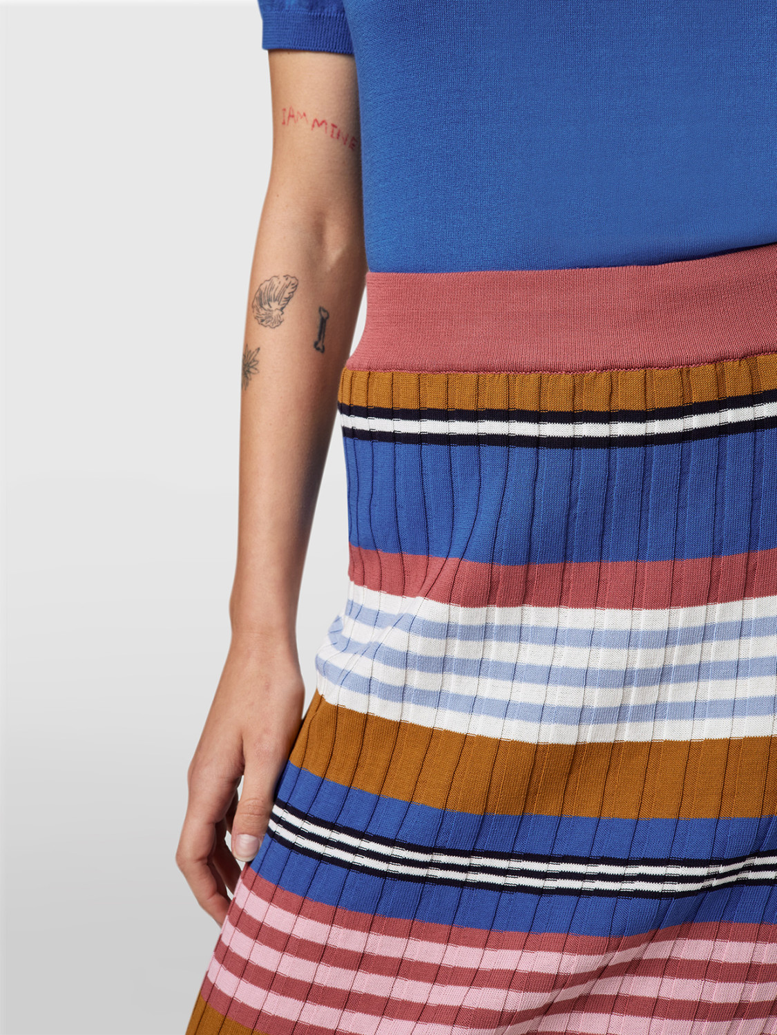 ALPHA STUDIO: LONGUETTE RAYAS MULTICOLOR