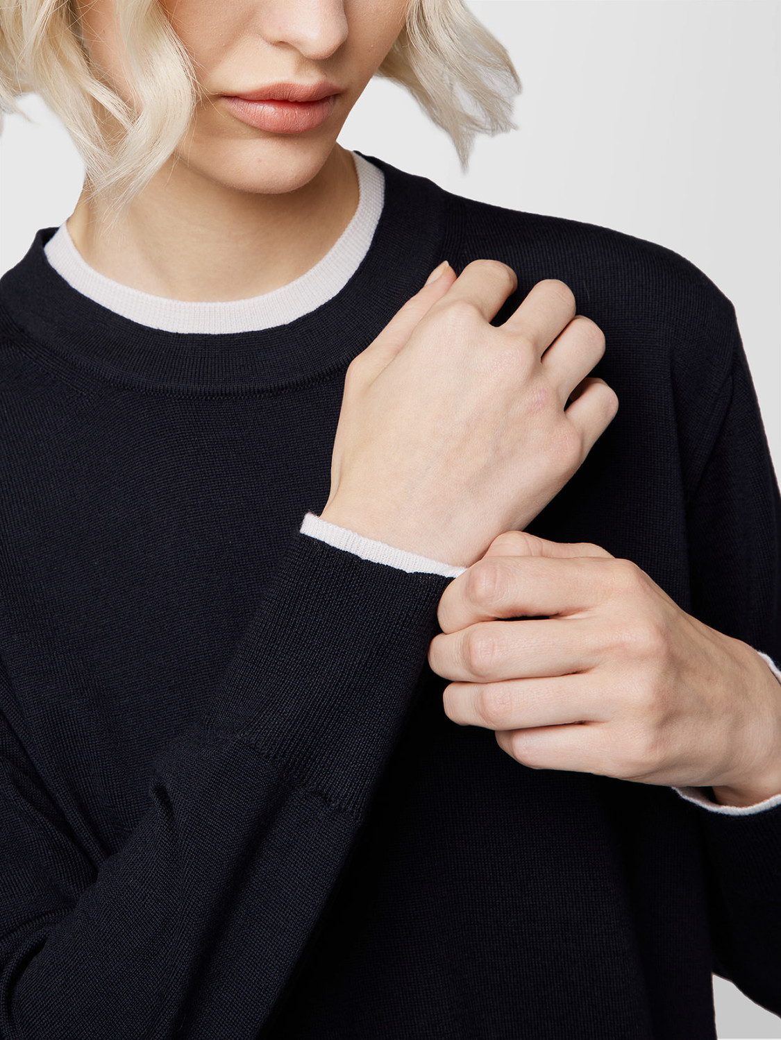 ALPHA STUDIO: CASUAL MOOD LONG SLEEVE CREW NECK SWEATER