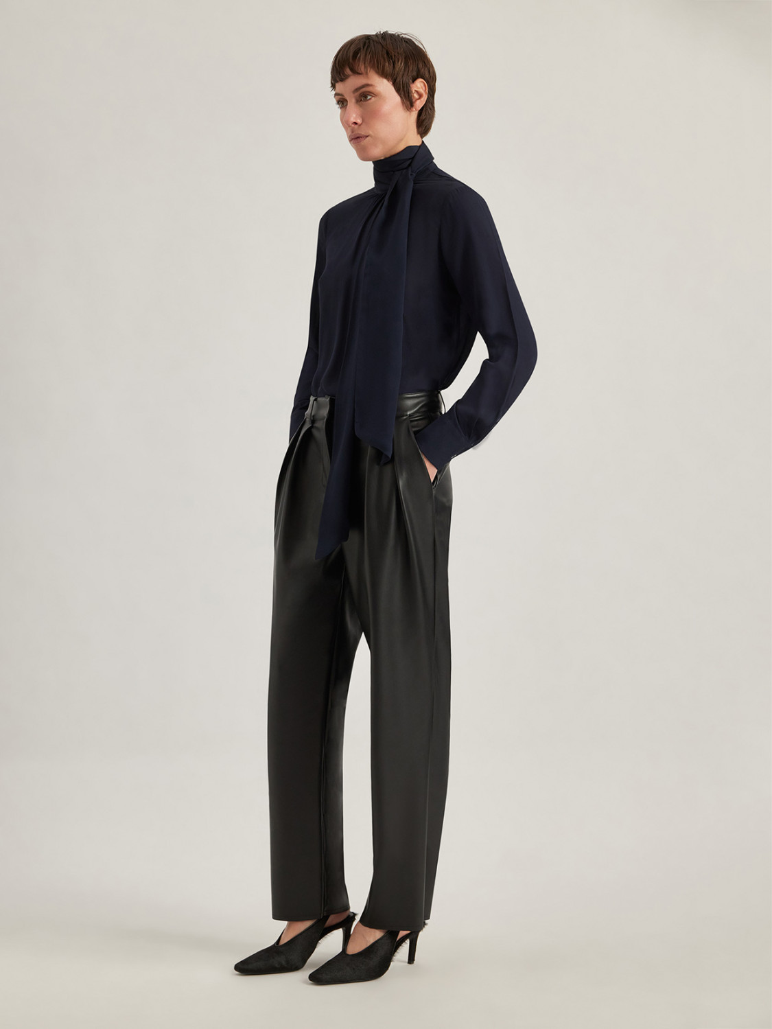 ALPHA STUDIO: PANTALONE CON PENCES IN ECOPELLE