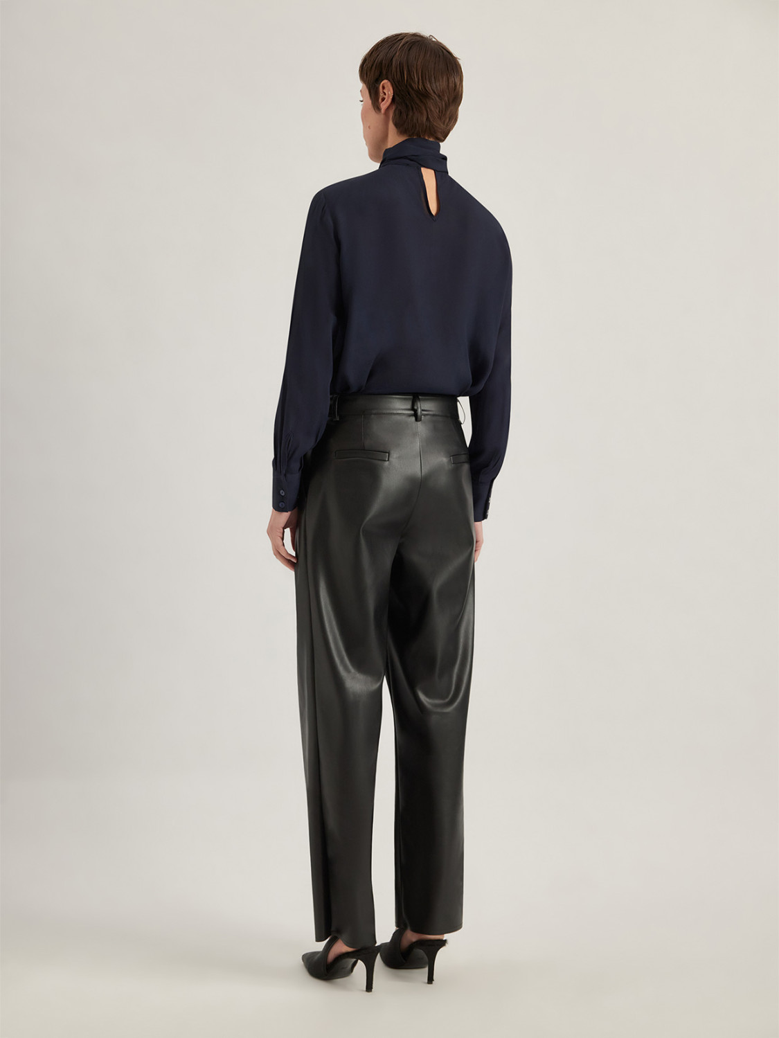 ALPHA STUDIO: PANTALONE CON PENCES IN ECOPELLE
