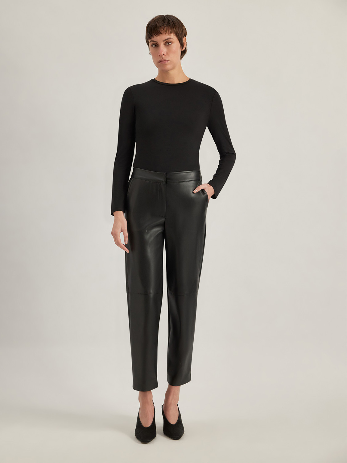 ALPHA STUDIO: PANTALÓN DE EFECTO PIEL