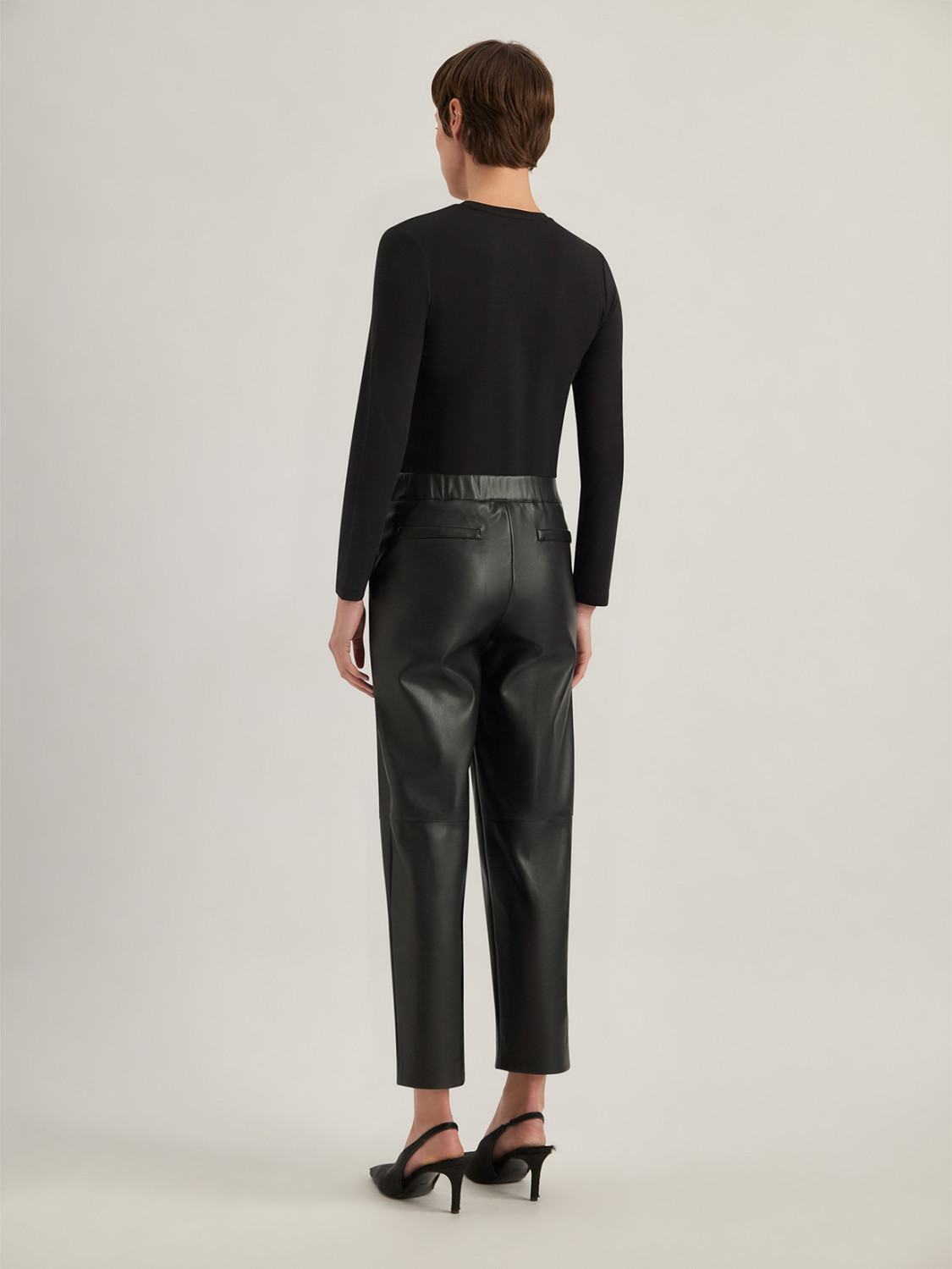 ALPHA STUDIO: PANTALÓN DE EFECTO PIEL