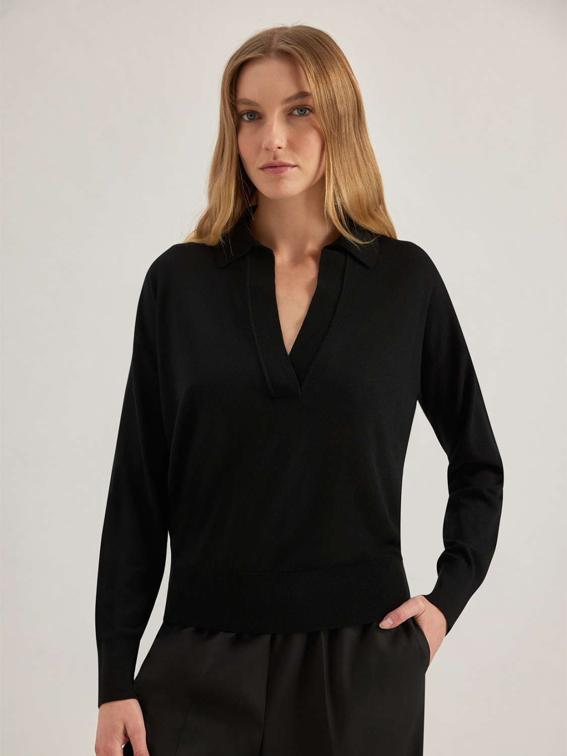 ALPHA STUDIO: POLO V EN LANA MERINO