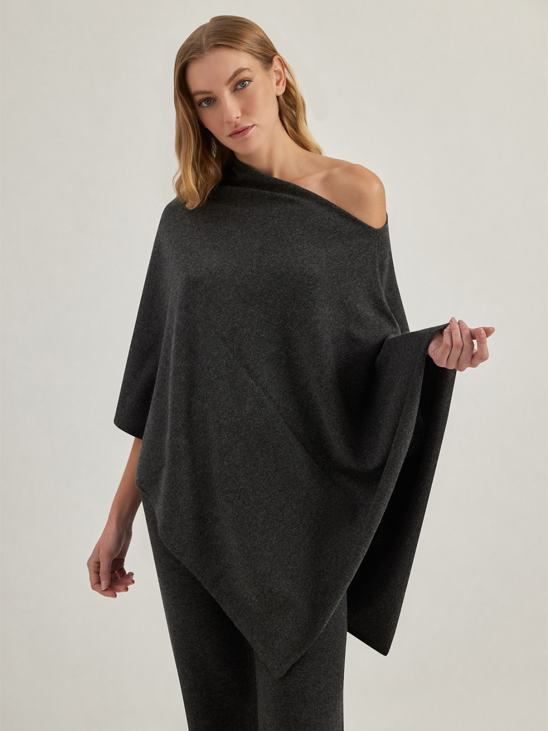 ALPHA STUDIO: PONCHO EN LAINE ET CACHEMIRE