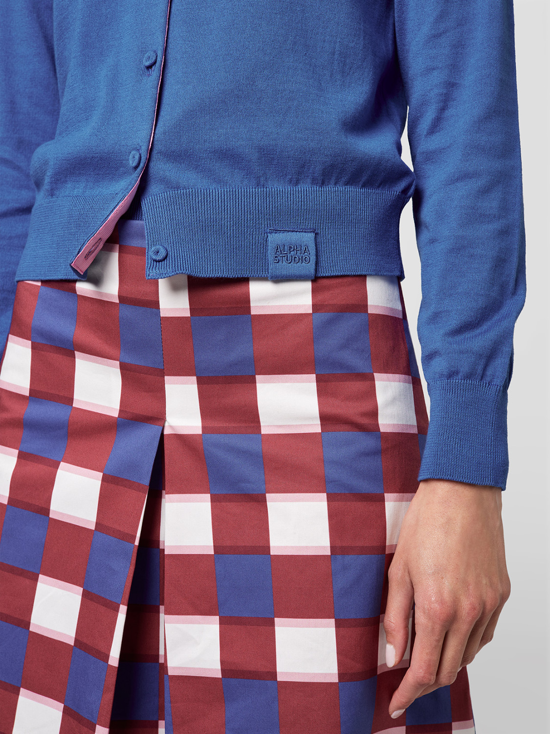 ALPHA STUDIO: REBECCA EASY TO STYLE