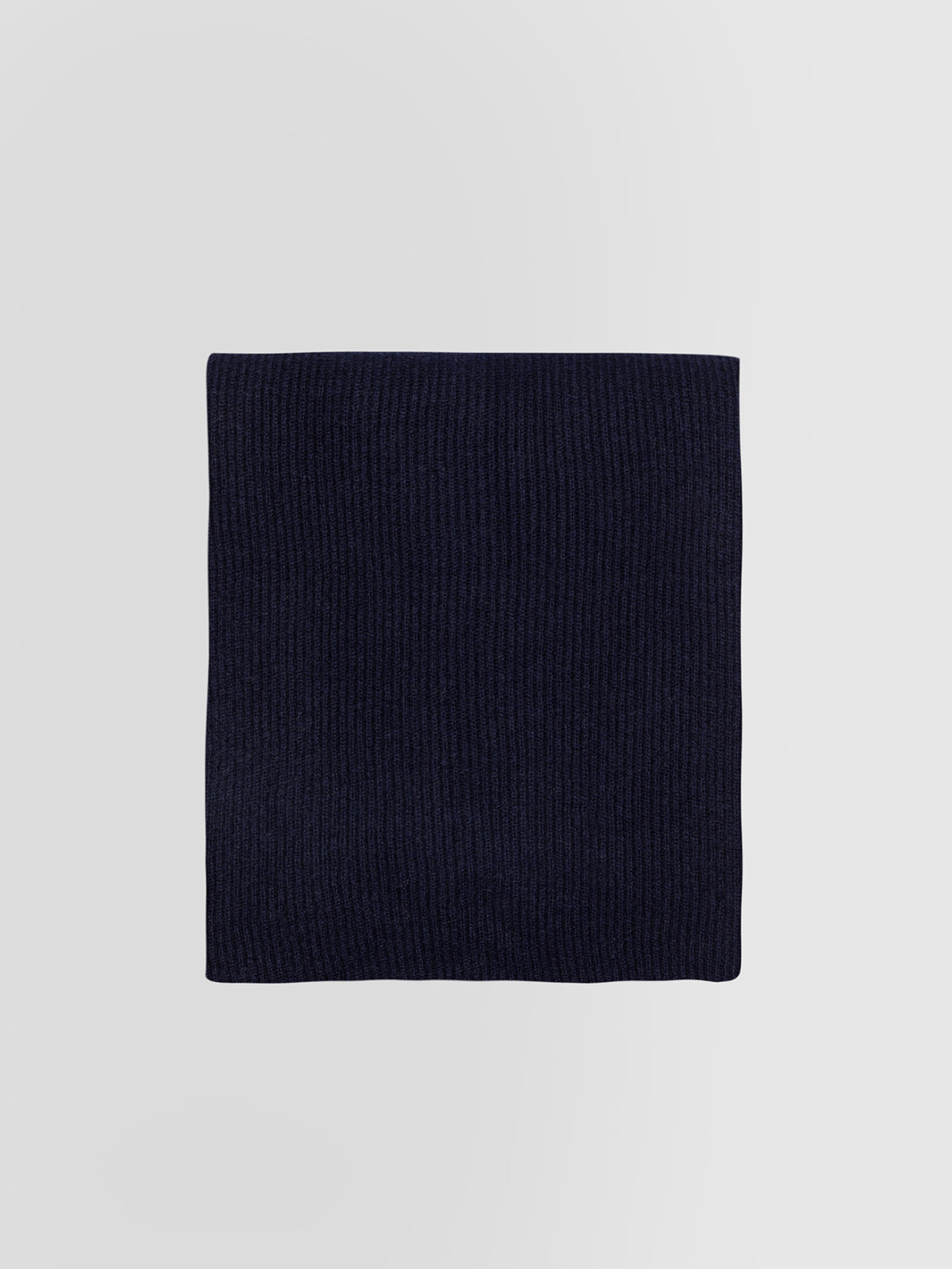 ALPHA STUDIO: RIBBED SCARF IN CASHMERE