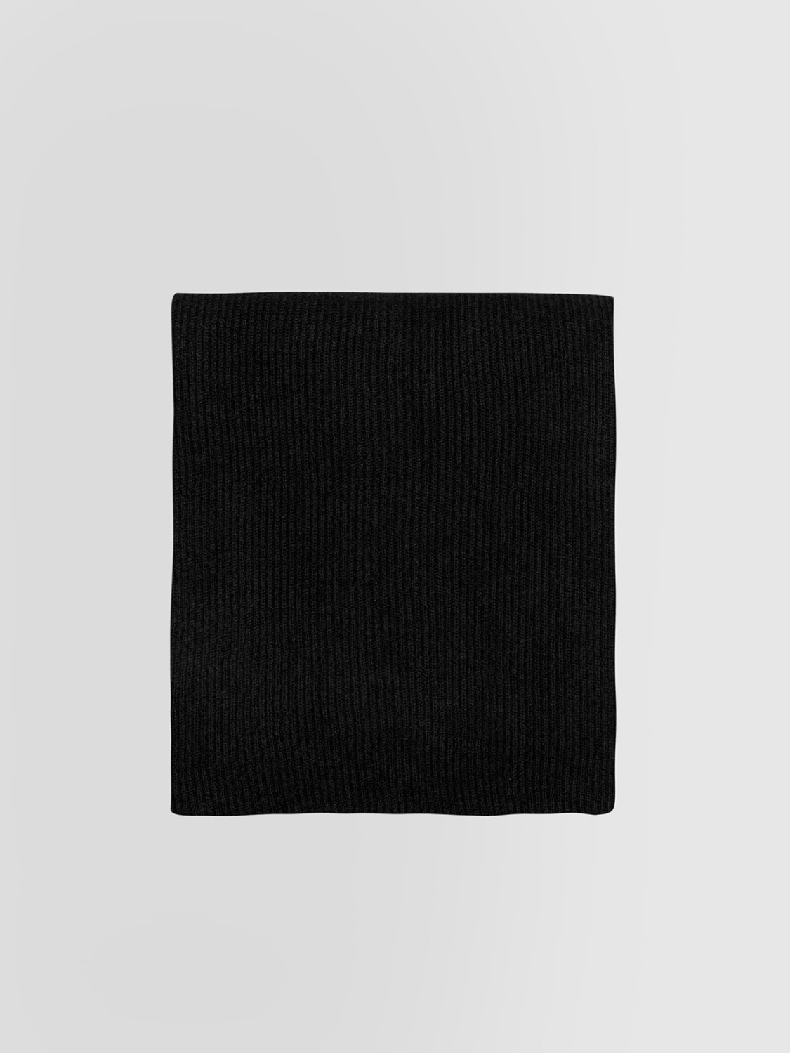 ALPHA STUDIO: RIBBED SCARF IN CASHMERE