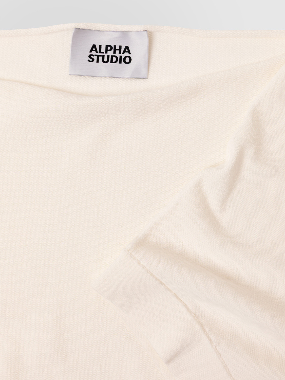 ALPHA STUDIO: ESCOTE BARCO EN CREPÉ