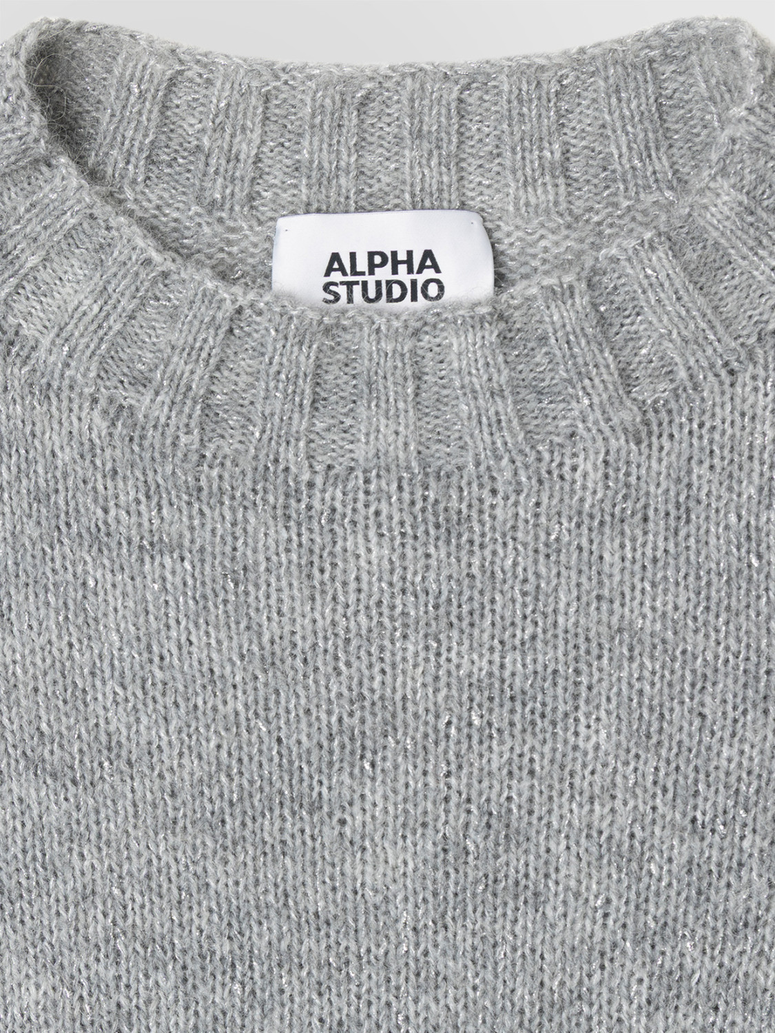 ALPHA STUDIO: JERSEY DE CUELLO BARCO METALIZADO EN ALPACA