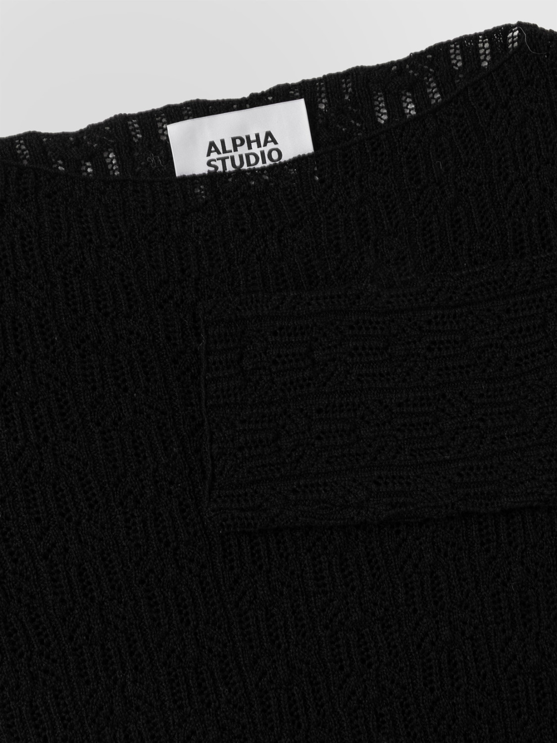 ALPHA STUDIO: JERSEY DE CUELLO BARCO CON PUNTO EN LANA MERINO