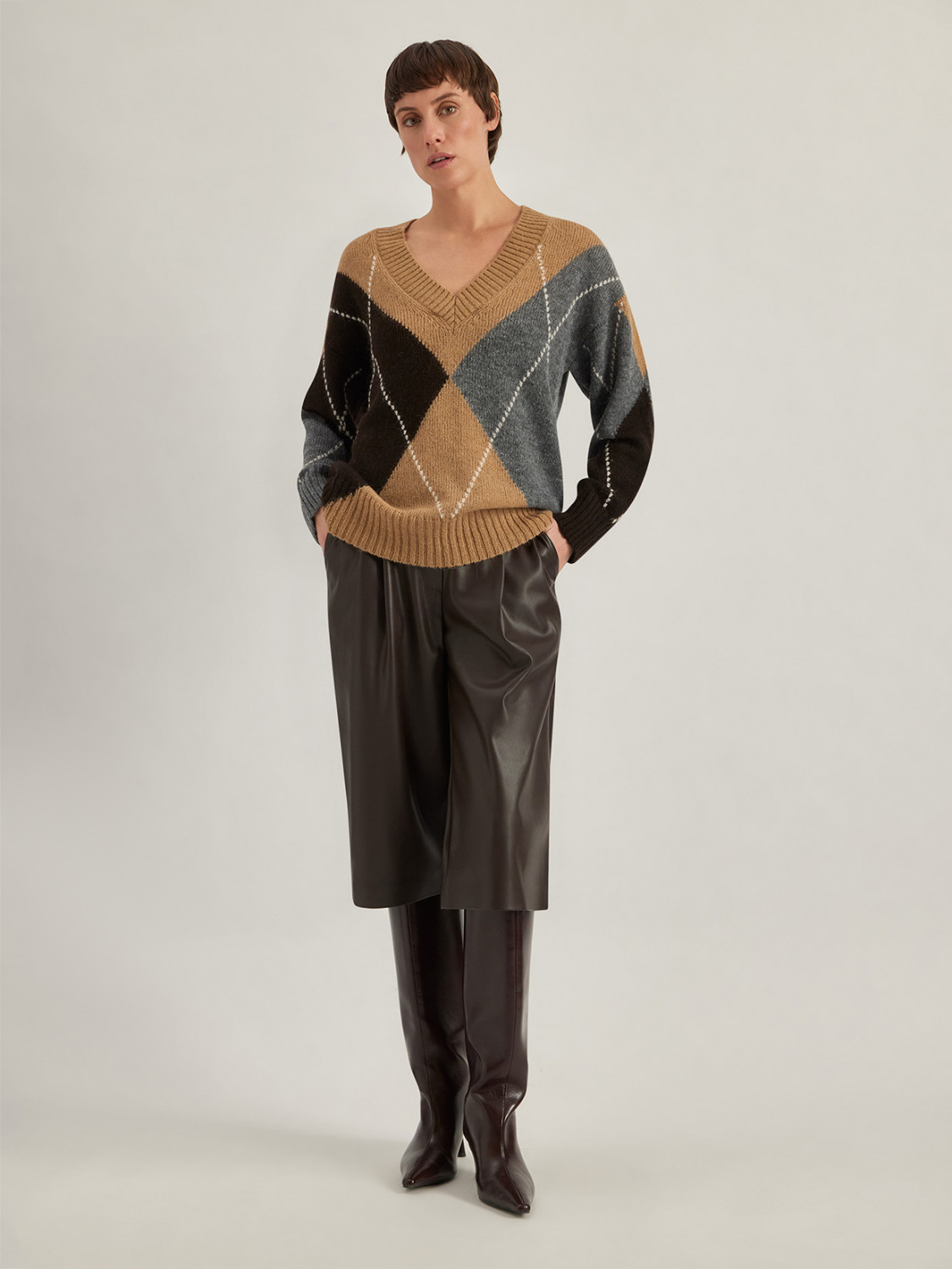 ALPHA STUDIO: ARGYLE INTARSIA V-NECK SWEATER