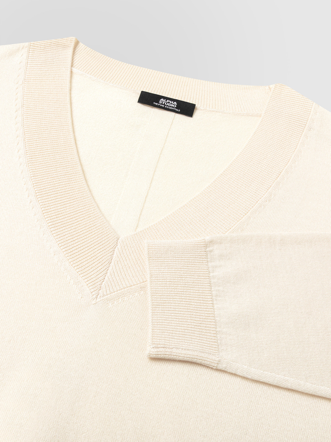 ALPHA STUDIO: SCOLLO A V SETA E CASHMERE