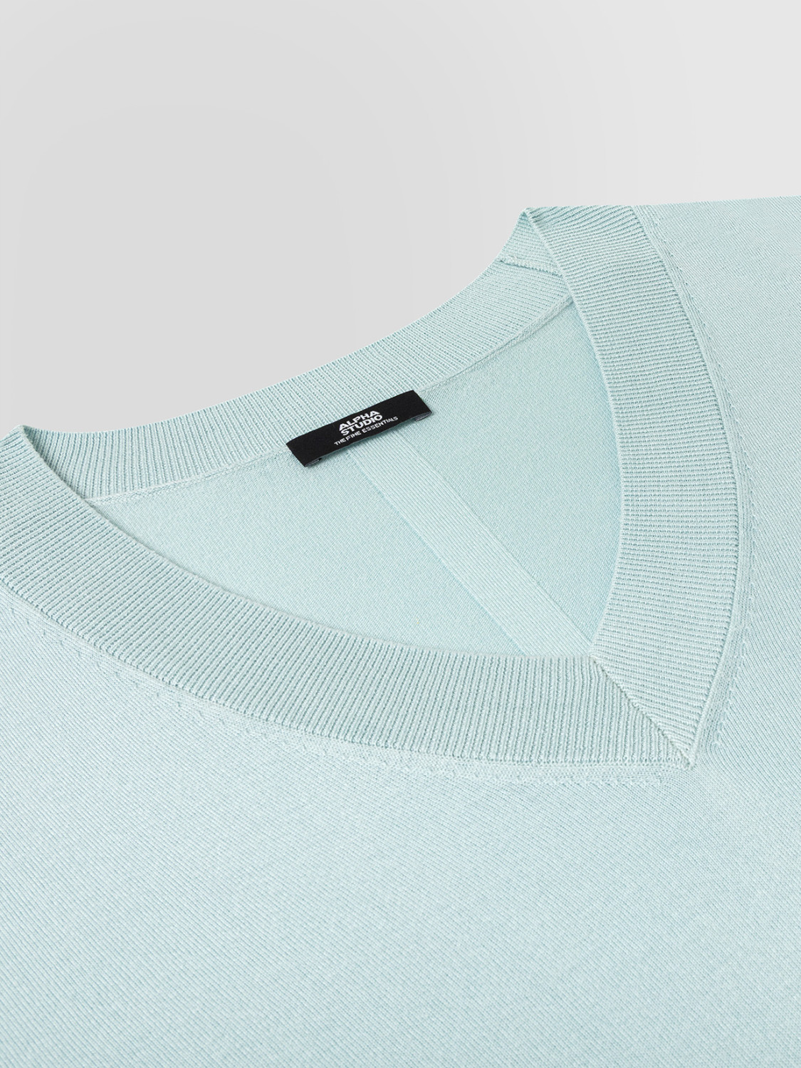 ALPHA STUDIO: ESCOTE EN V DE SEDA Y CASHMERE