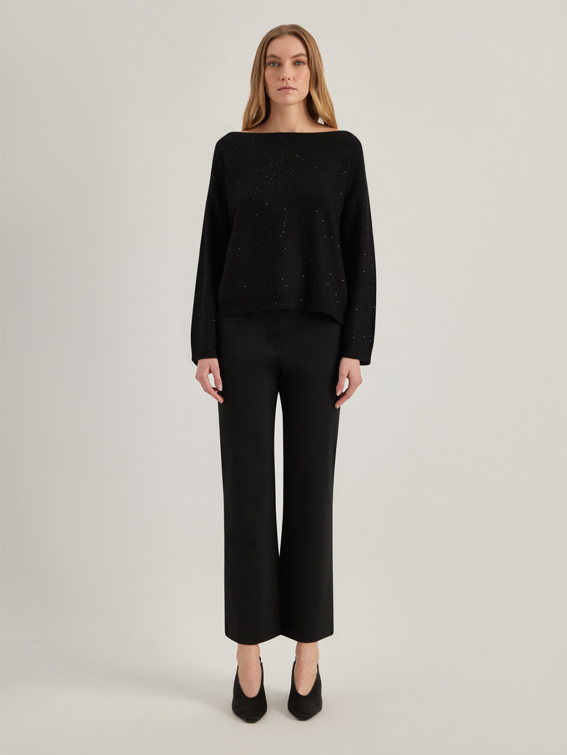 ALPHA STUDIO: JERSEY BOXY DE CUELLO BARCO CON LENTEJUELAS