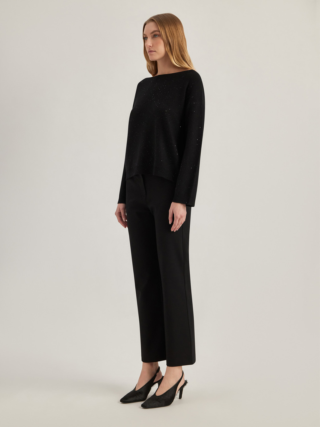 ALPHA STUDIO: JERSEY BOXY DE CUELLO BARCO CON LENTEJUELAS