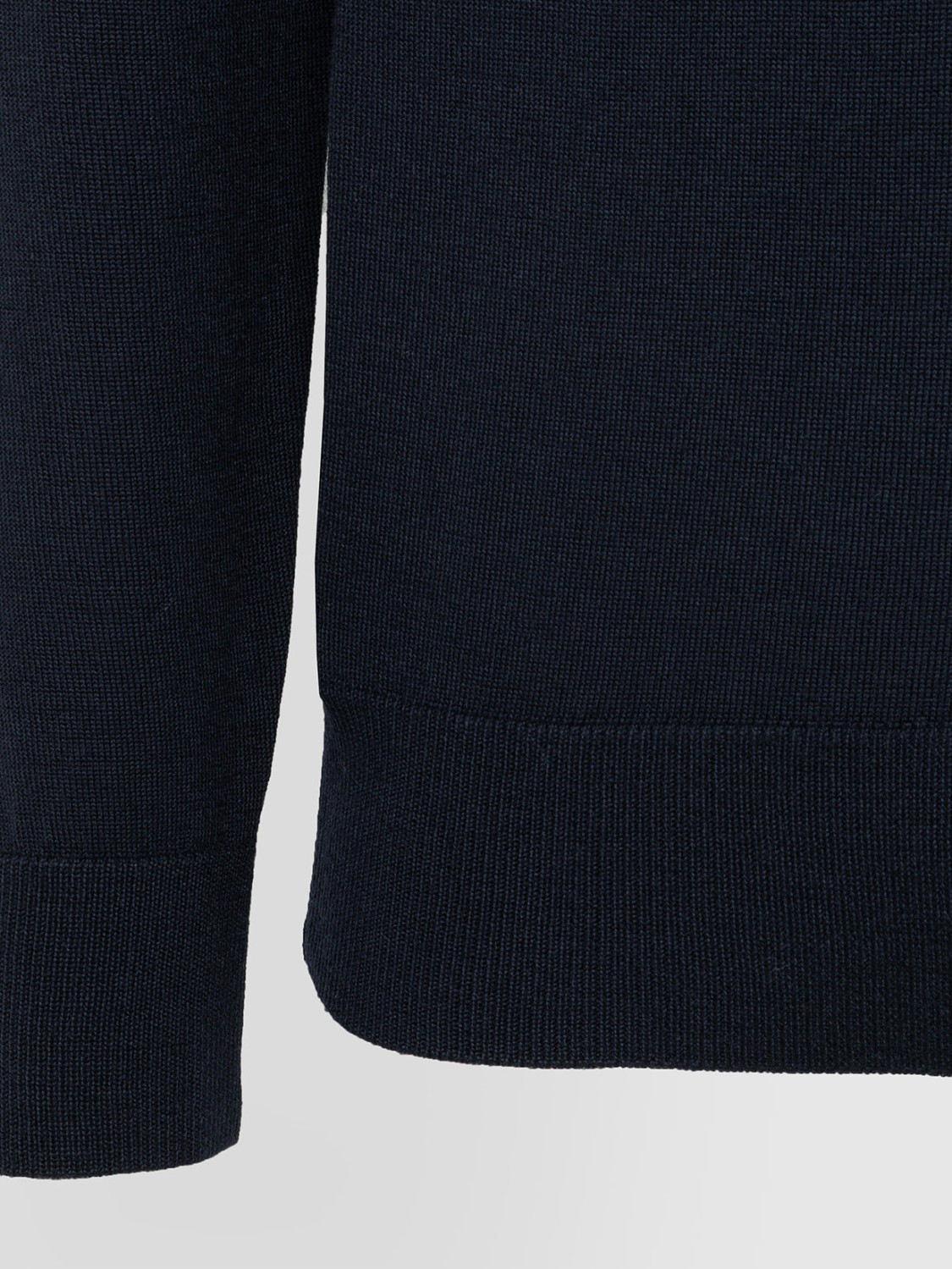 ALPHA STUDIO: BASIC V-NECK SWEATER IN MERINO WOOL