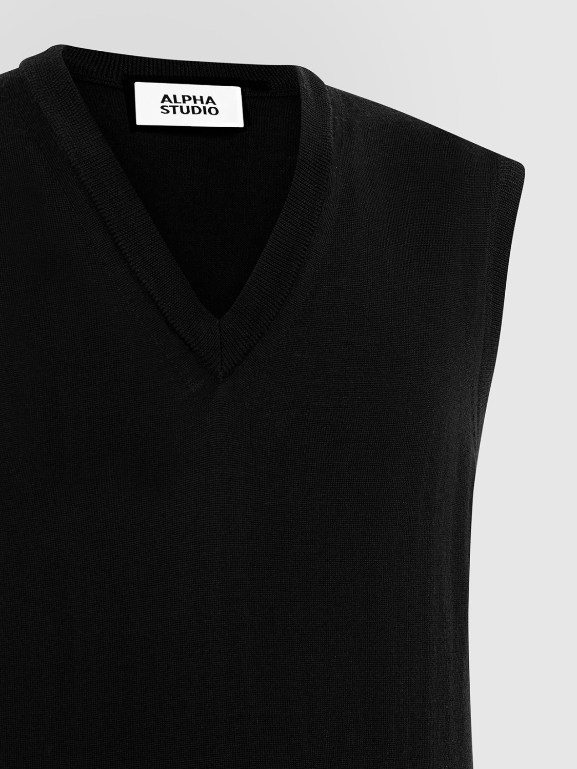 ALPHA STUDIO: SCOLLO V BASIC SMANICATO IN MERINOS