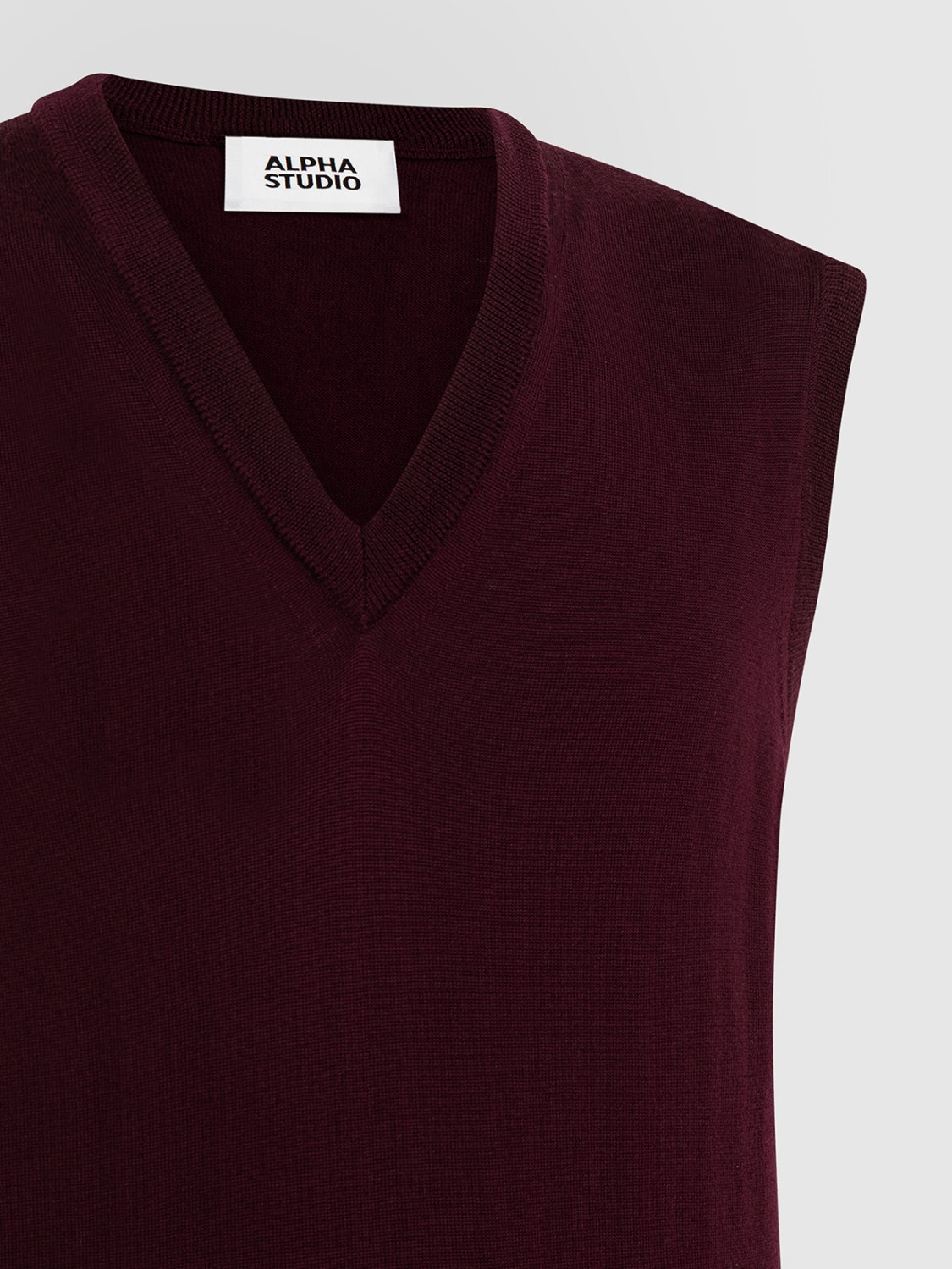 ALPHA STUDIO: SCOLLO V BASIC SMANICATO IN MERINOS