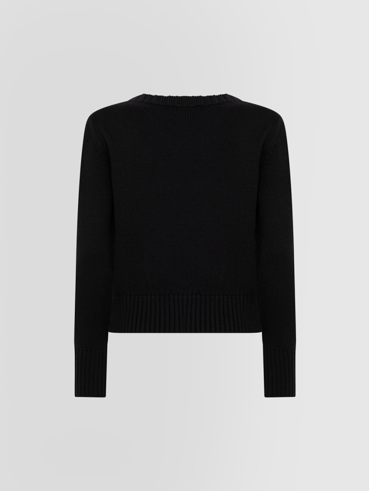 ESSENTIAL V-NECK SWEATER