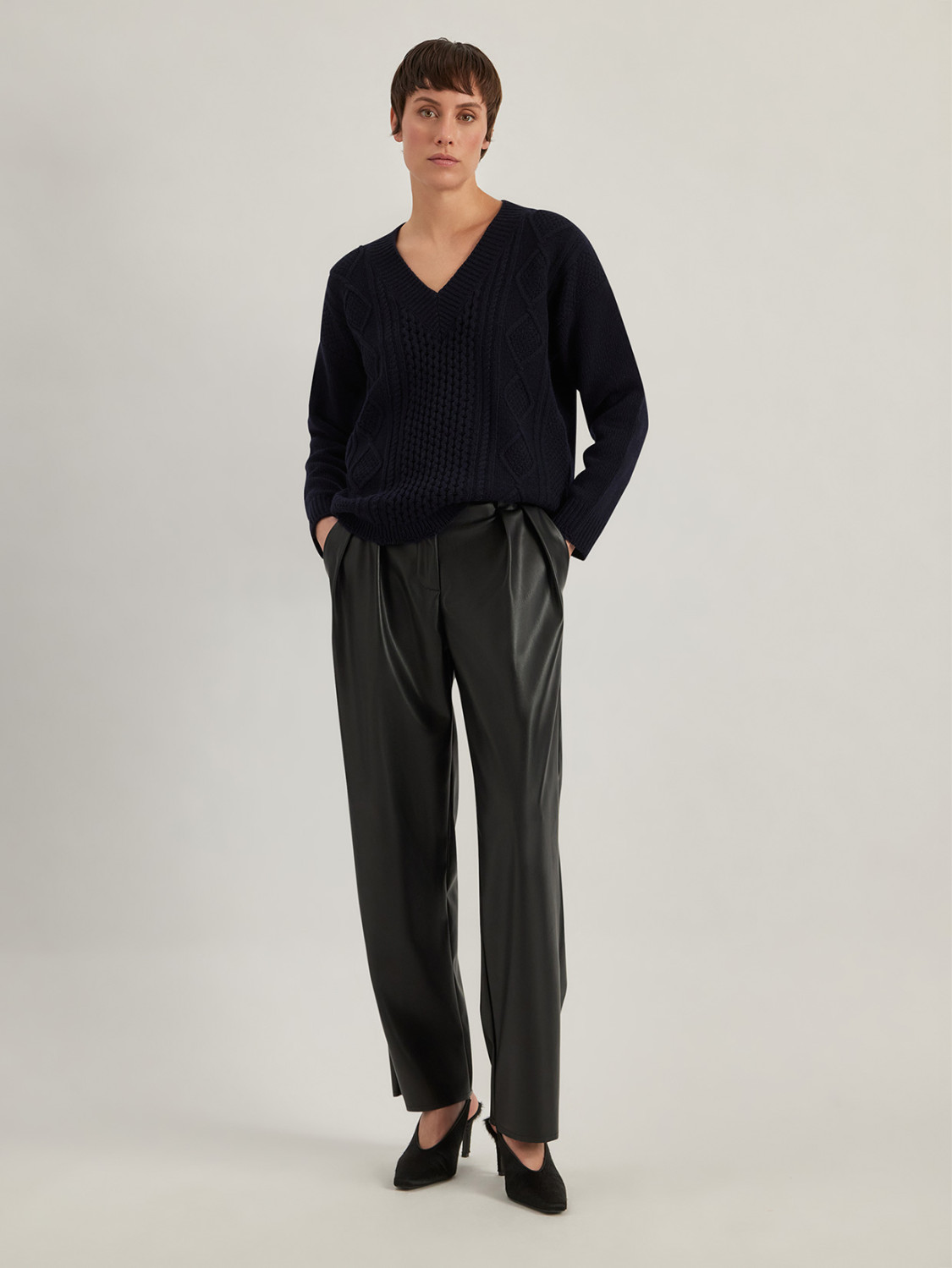 ALPHA STUDIO: FISHERMAN V-NECK SWEATER