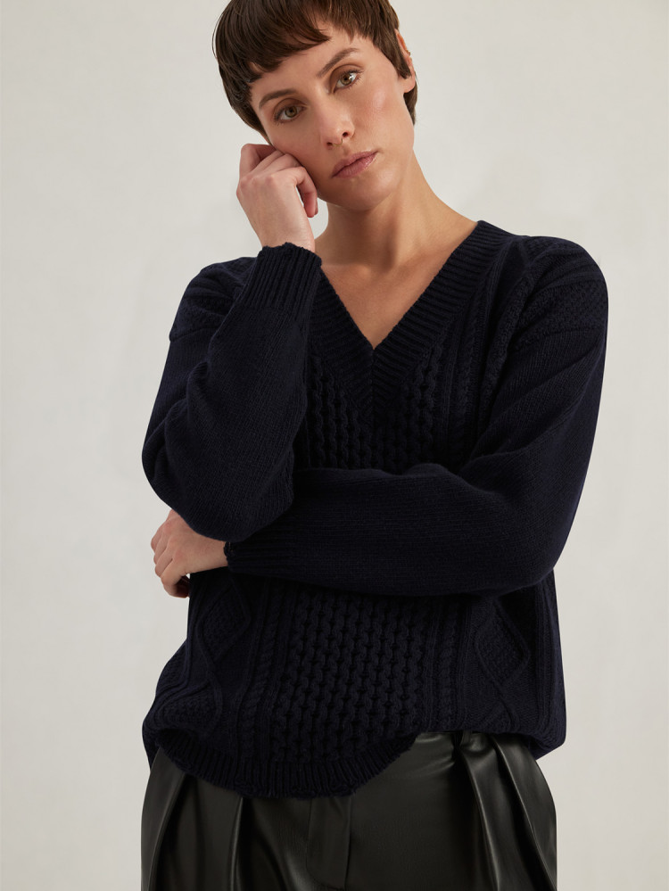 FISHERMAN V-NECK SWEATER