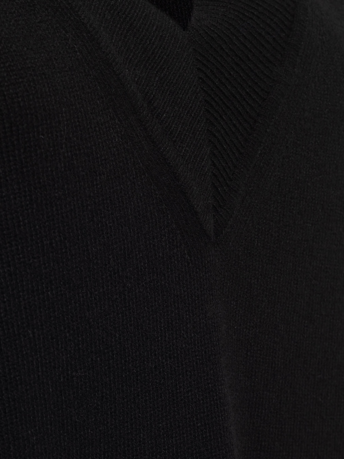 ALPHA STUDIO: FOUR SEASON V-NECK SWEATER