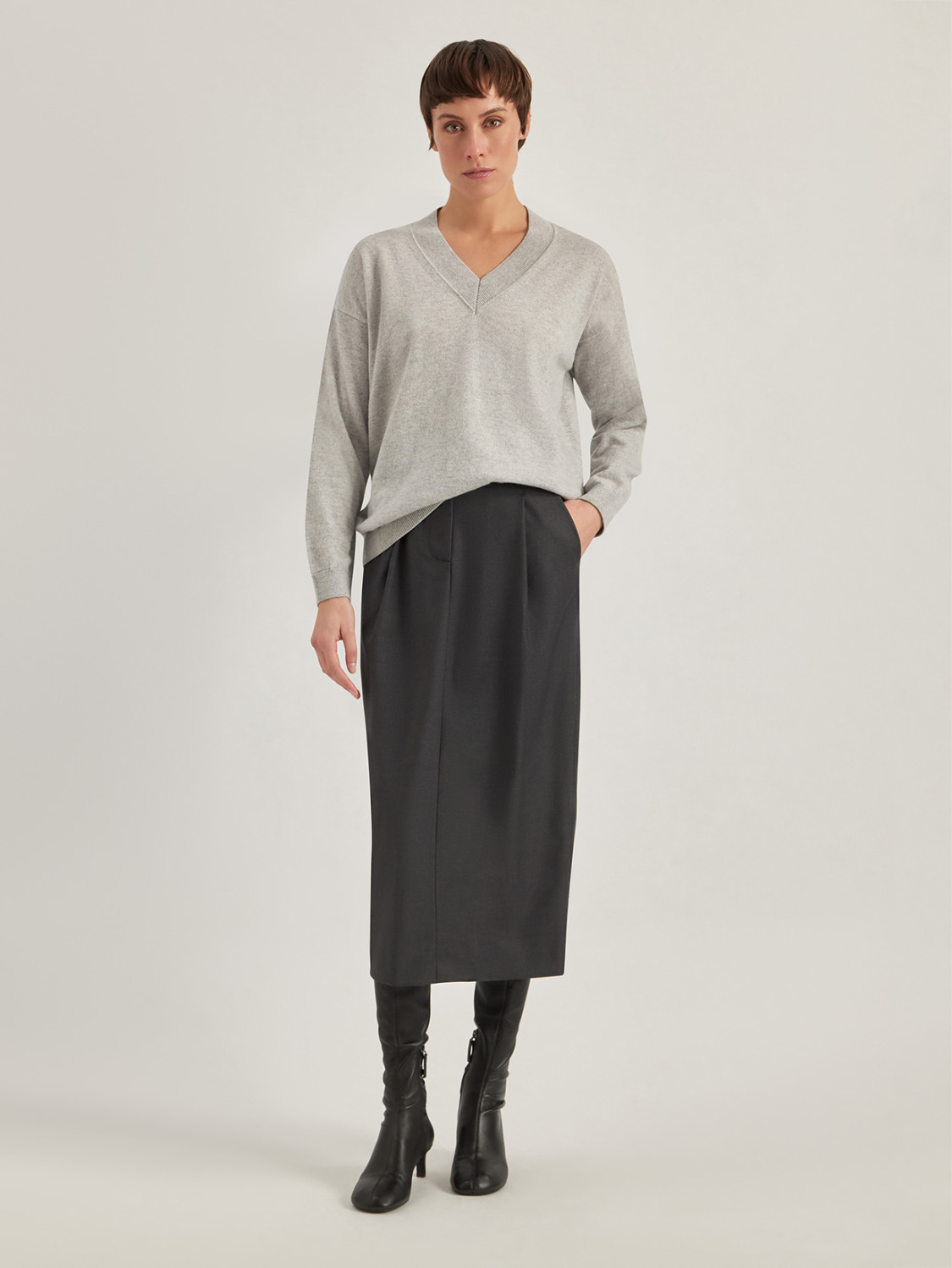 ALPHA STUDIO: JERSEY DE CUELLO PICO EN LANA GEELONG