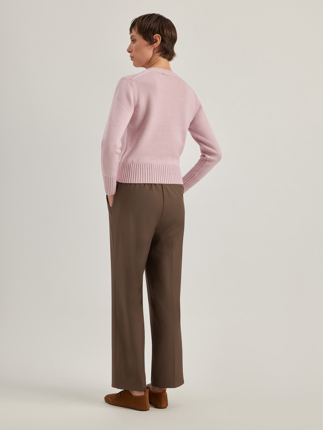 ALPHA STUDIO: V-NECK SWEATER IN MERINO WOOL