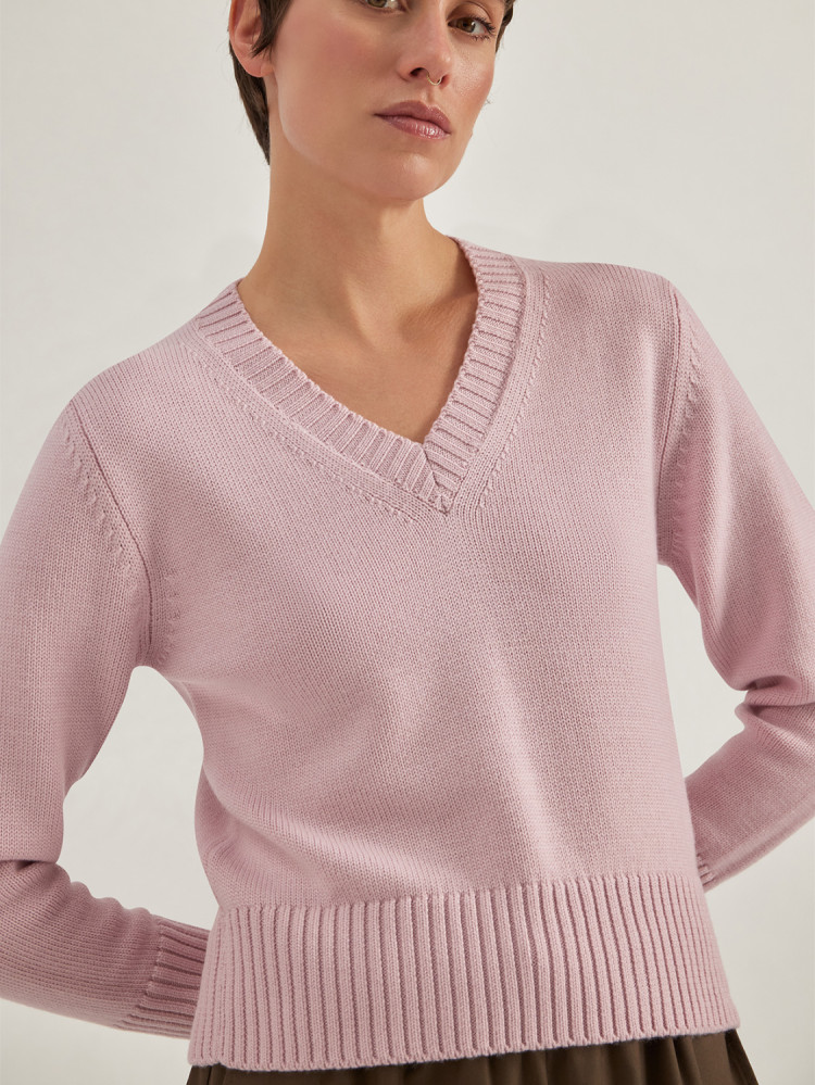 JERSEY DE CUELLO PICO EN LANA MERINO