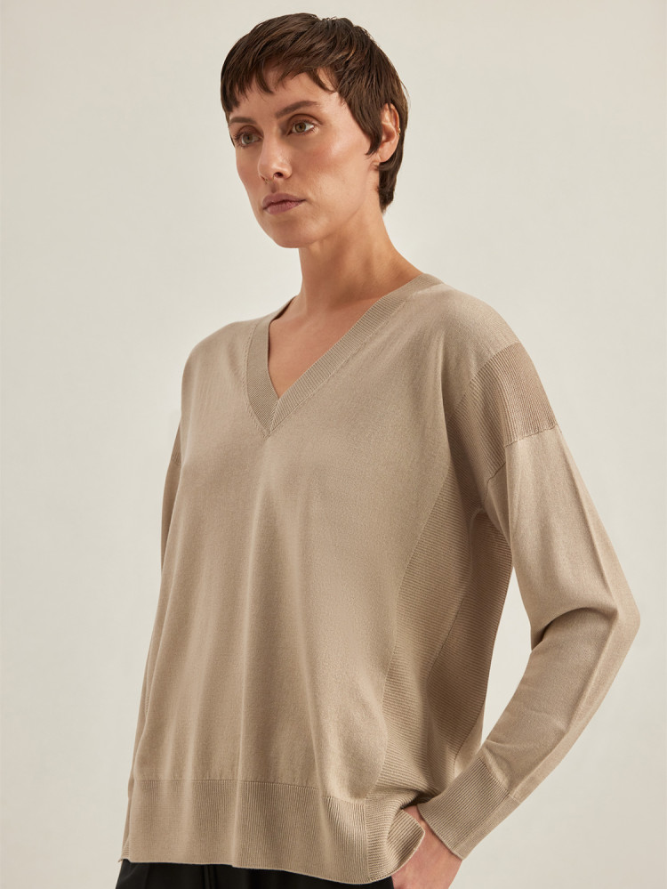 JERSEY DE CUELLO PICO EN SEDA Y CACHEMIRA