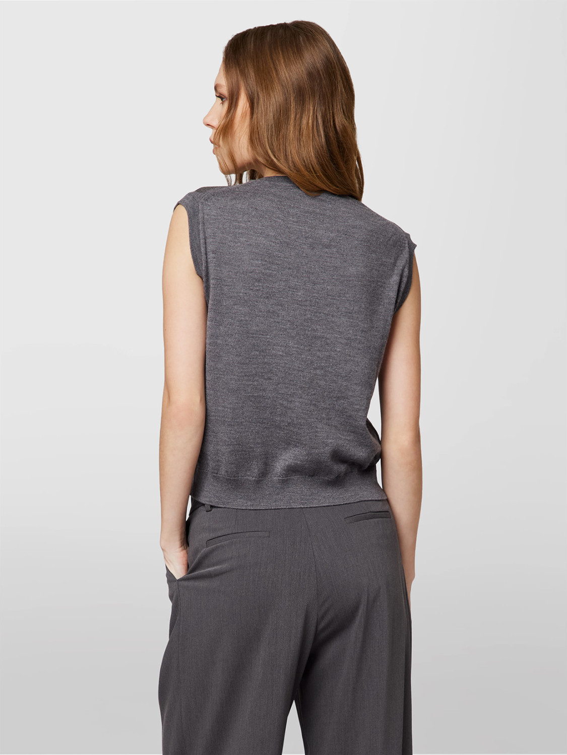 ALPHA STUDIO: NEW SEQUINS SLEEVELESS V-NECK SWEATER