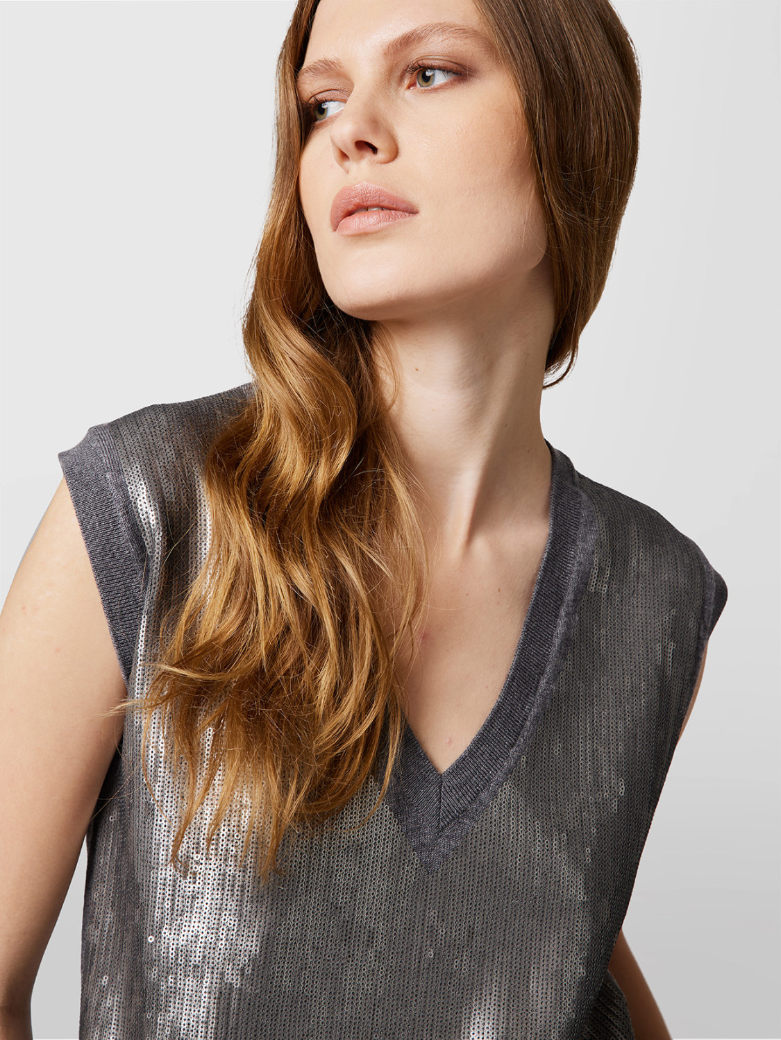 ALPHA STUDIO: NEW SEQUINS SLEEVELESS V-NECK SWEATER