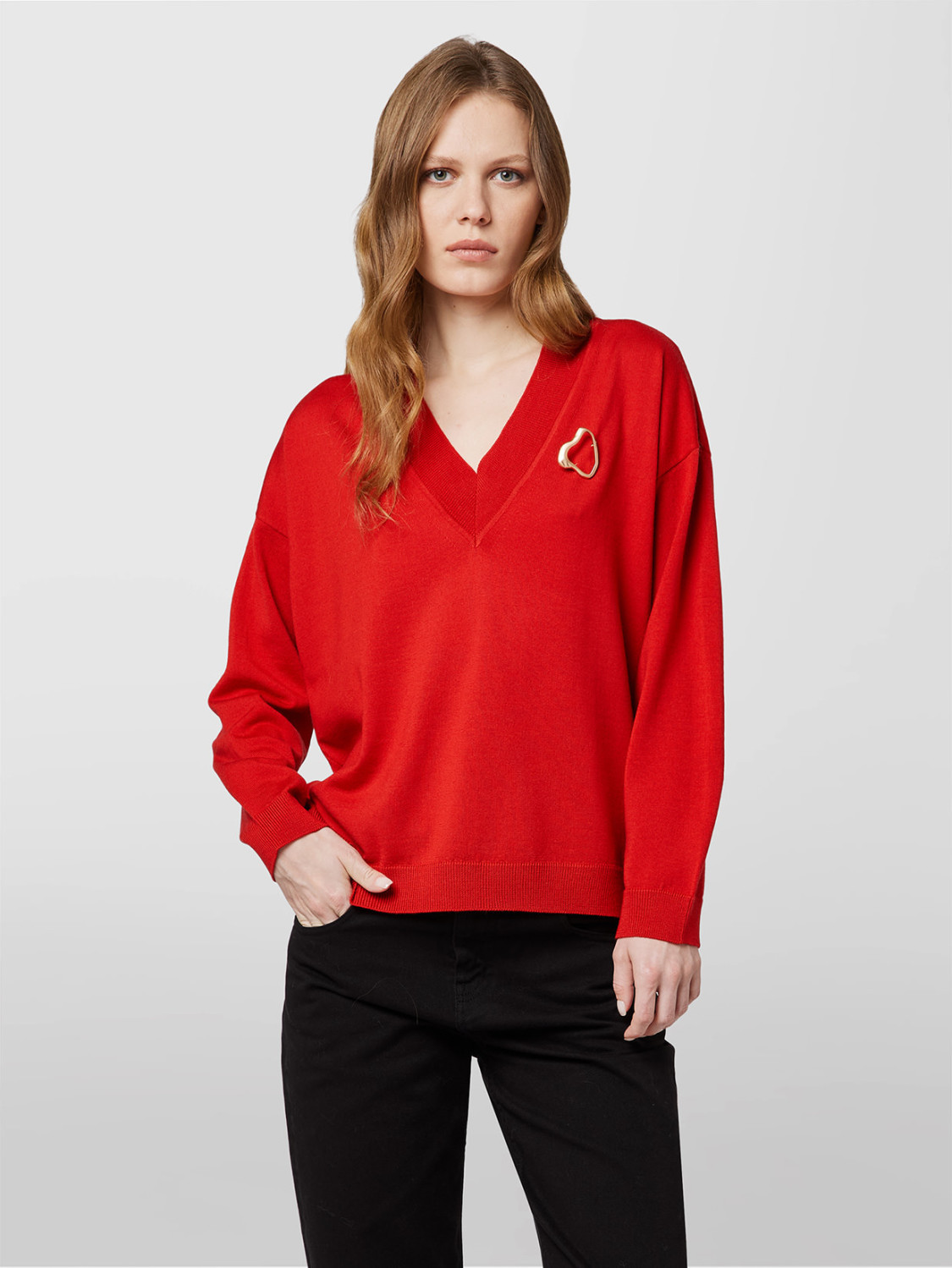 ALPHA STUDIO: TIMELESS V-NECK SWEATER