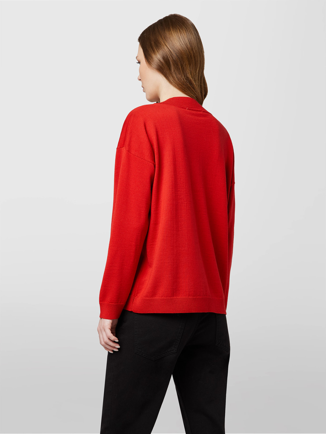 ALPHA STUDIO: TIMELESS V-NECK SWEATER