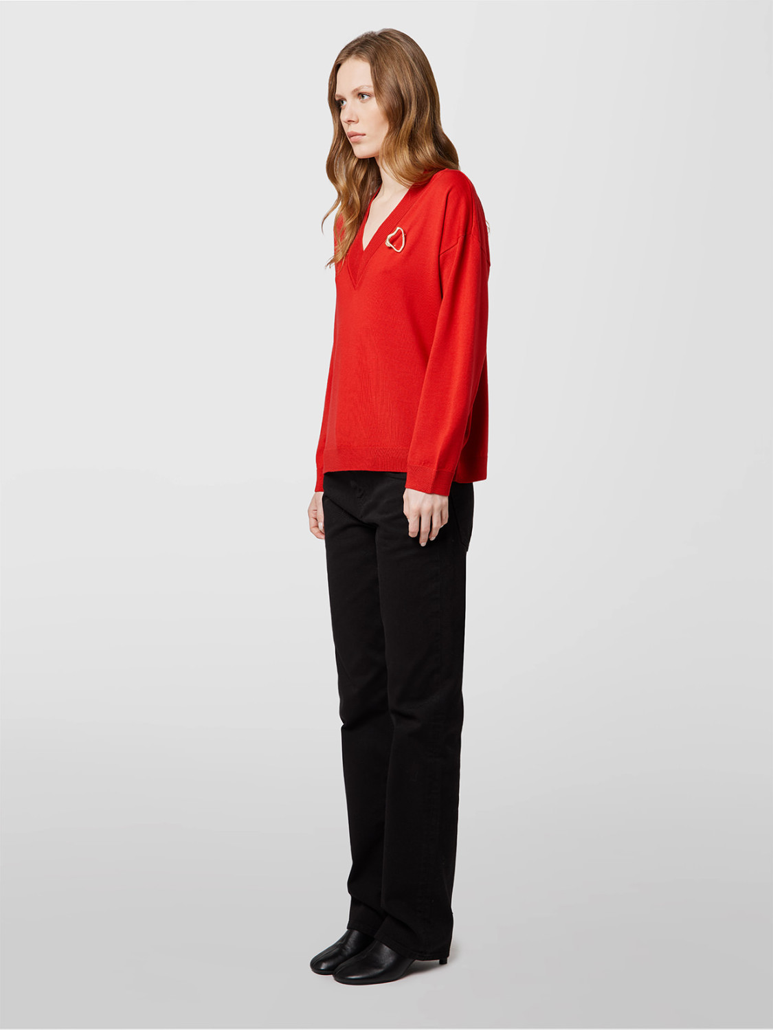 ALPHA STUDIO: TIMELESS V-NECK SWEATER