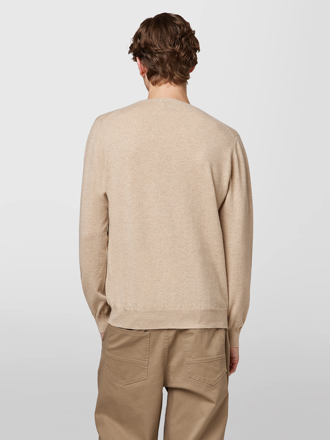ALPHA STUDIO: URBAN BASIC V-NECK SWEATER IN CASHMERE