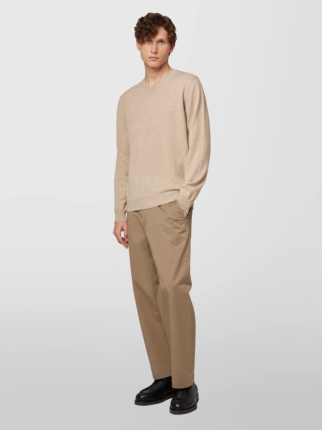 ALPHA STUDIO: URBAN BASIC V-NECK SWEATER IN CASHMERE