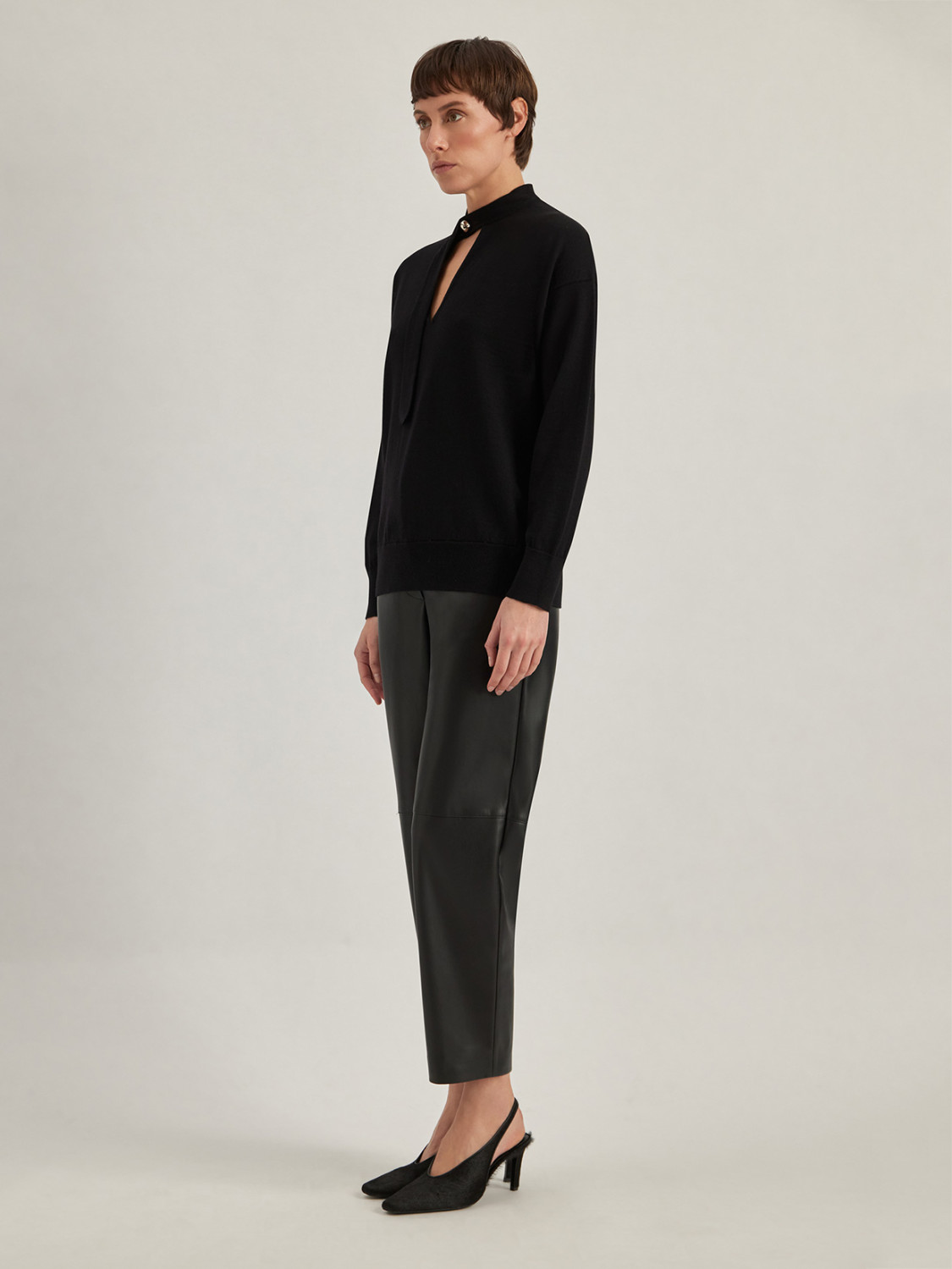 ALPHA STUDIO: JERSEY SERAFINO CON CUELLO BUFANDA EN LANA MERINO